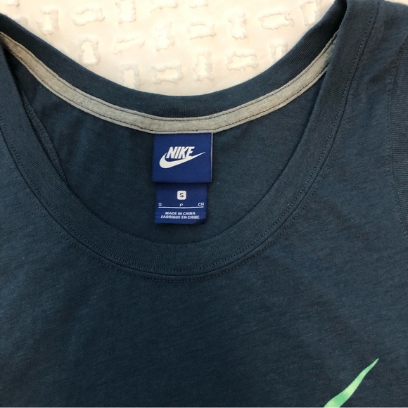 Nike Tank Top - Picture 2 of 5